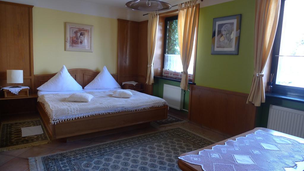 Hotel Gosciniec Stara Kuznia à Debska Kuznia Extérieur photo