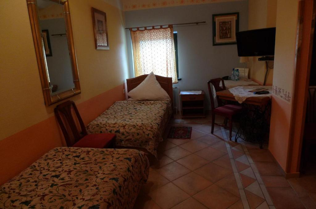 Hotel Gosciniec Stara Kuznia à Debska Kuznia Chambre photo