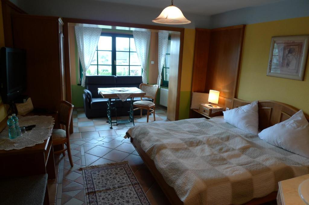 Hotel Gosciniec Stara Kuznia à Debska Kuznia Chambre photo