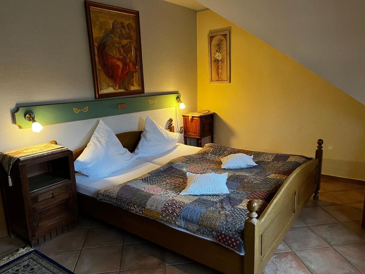 Hotel Gosciniec Stara Kuznia à Debska Kuznia Extérieur photo