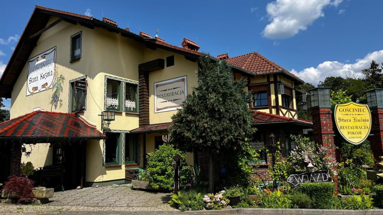 Hotel Gosciniec Stara Kuznia à Debska Kuznia Extérieur photo