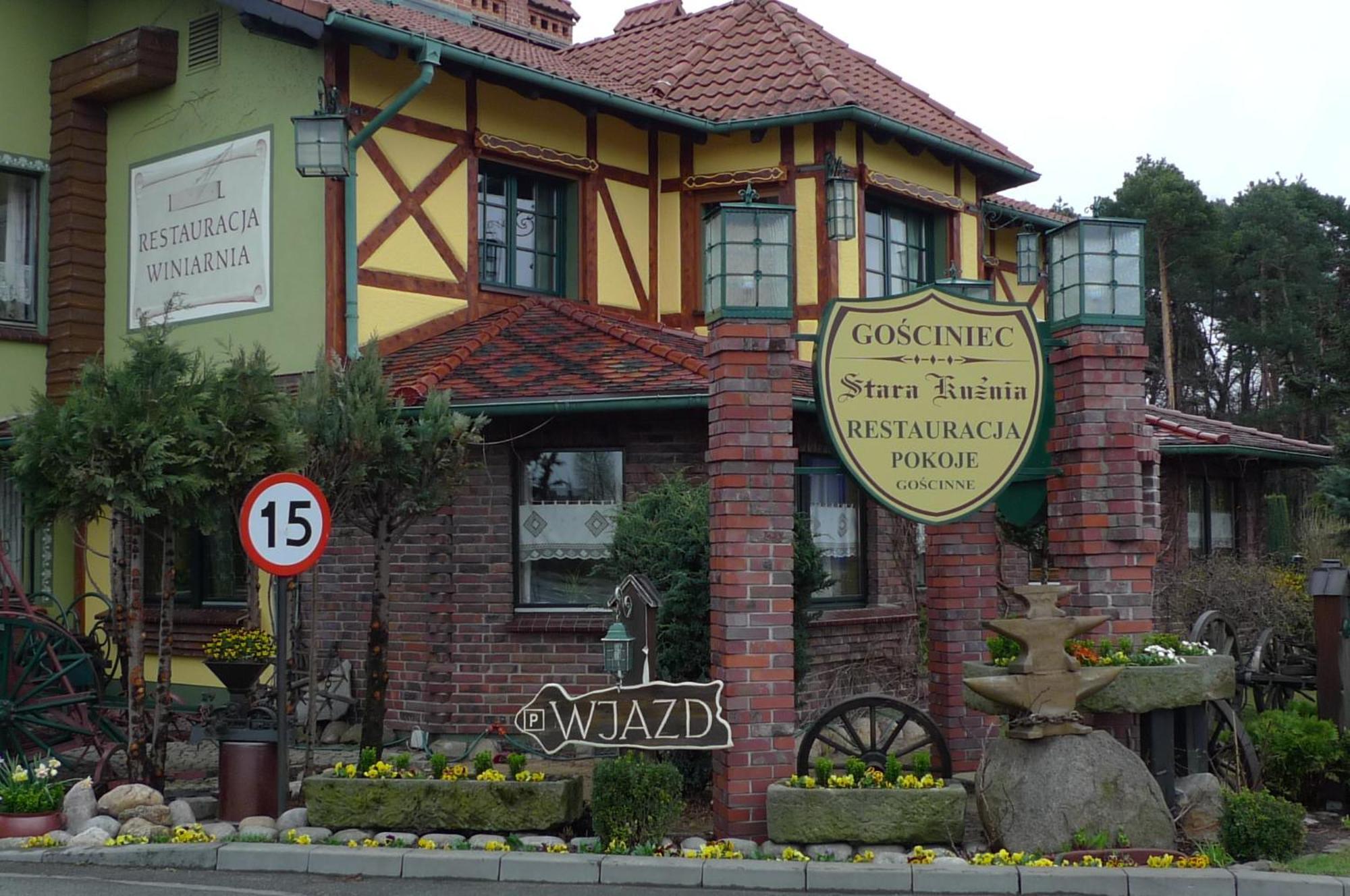 Hotel Gosciniec Stara Kuznia à Debska Kuznia Extérieur photo