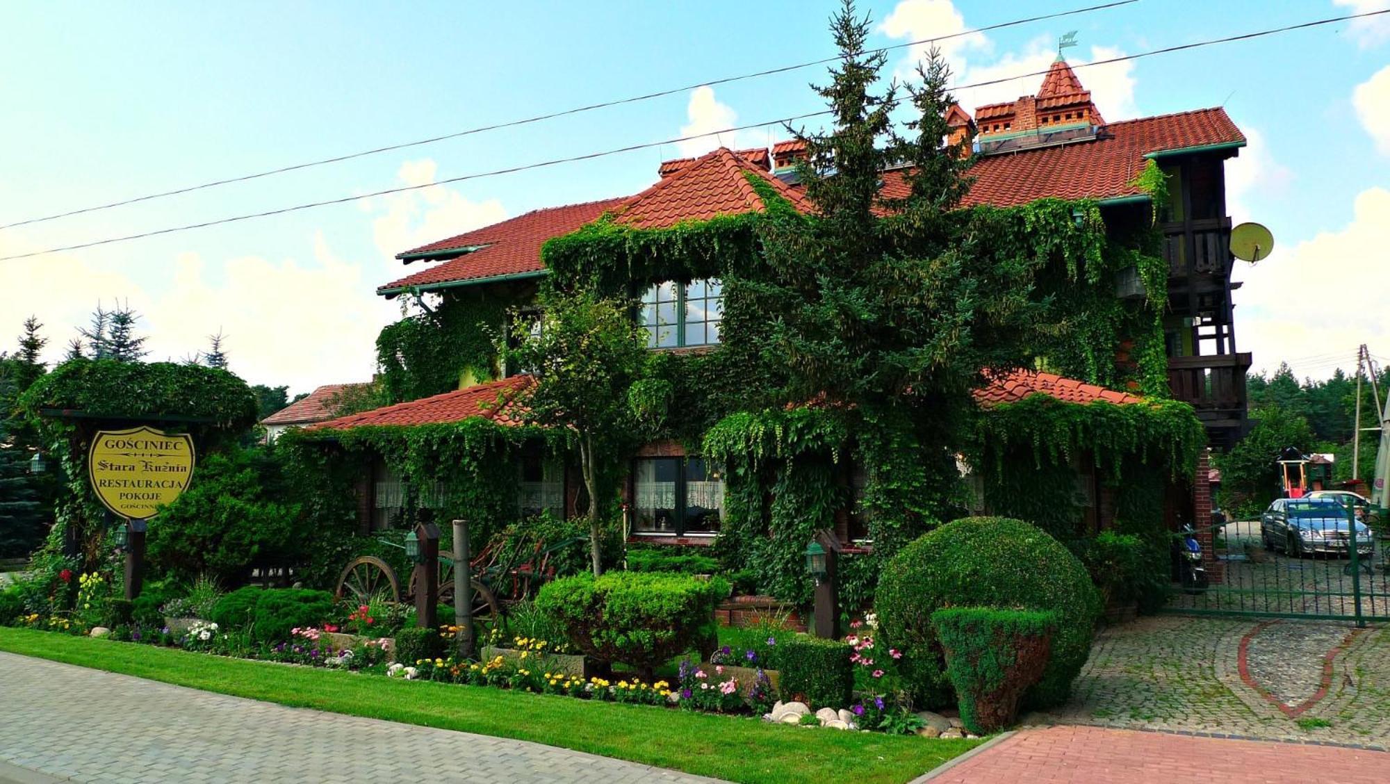 Hotel Gosciniec Stara Kuznia à Debska Kuznia Extérieur photo