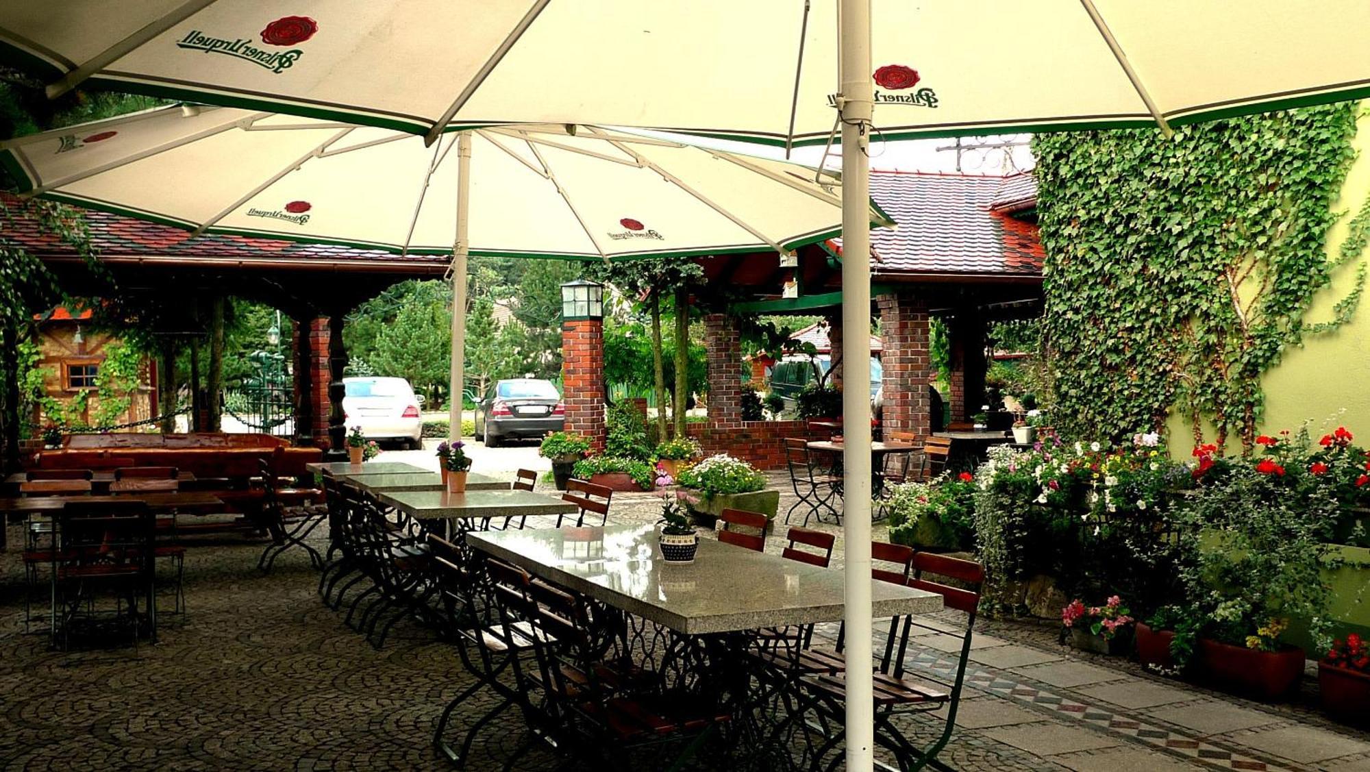 Hotel Gosciniec Stara Kuznia à Debska Kuznia Extérieur photo