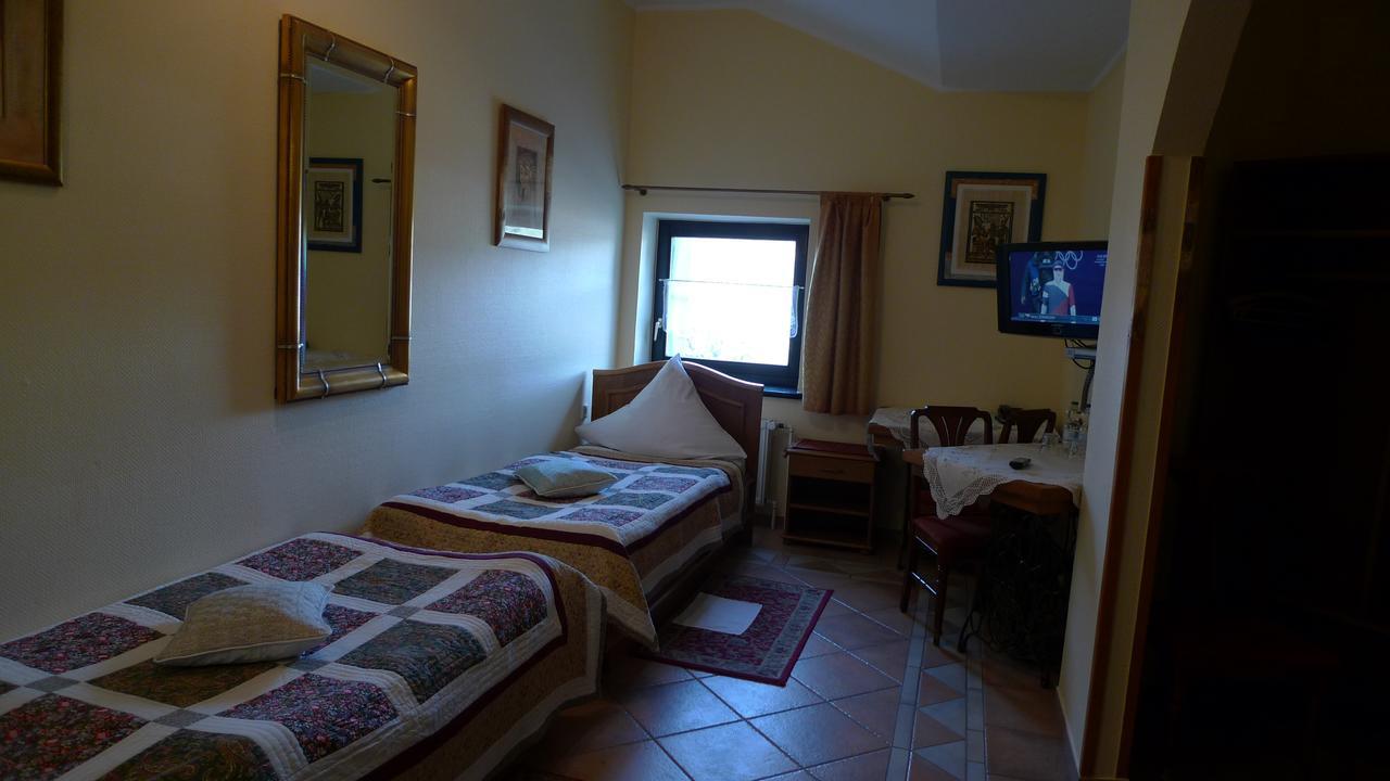 Hotel Gosciniec Stara Kuznia à Debska Kuznia Extérieur photo