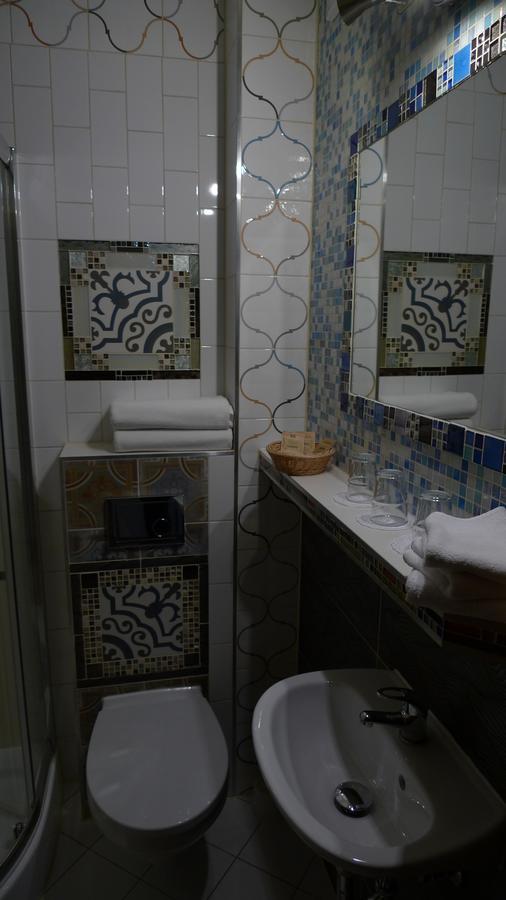 Hotel Gosciniec Stara Kuznia à Debska Kuznia Extérieur photo