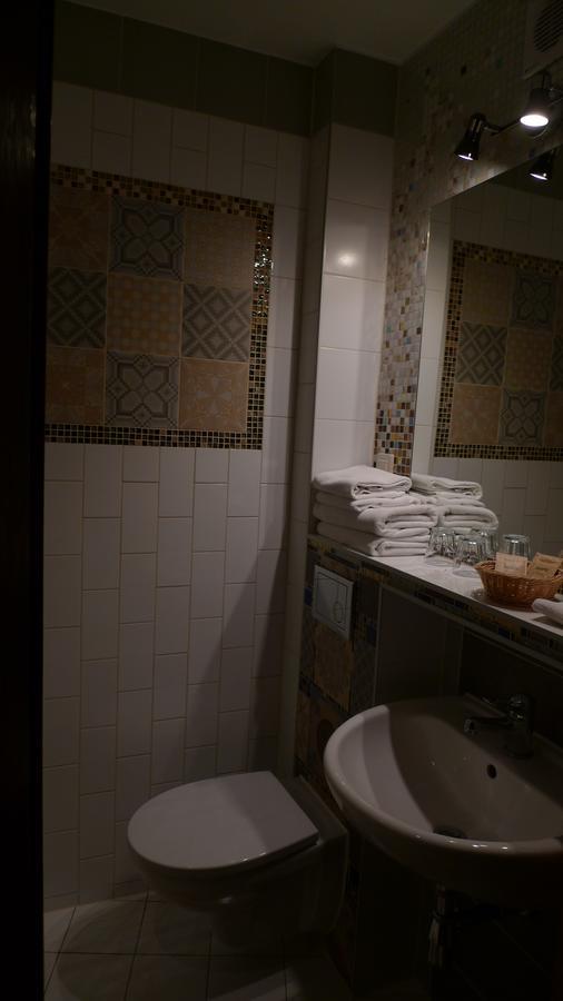 Hotel Gosciniec Stara Kuznia à Debska Kuznia Extérieur photo