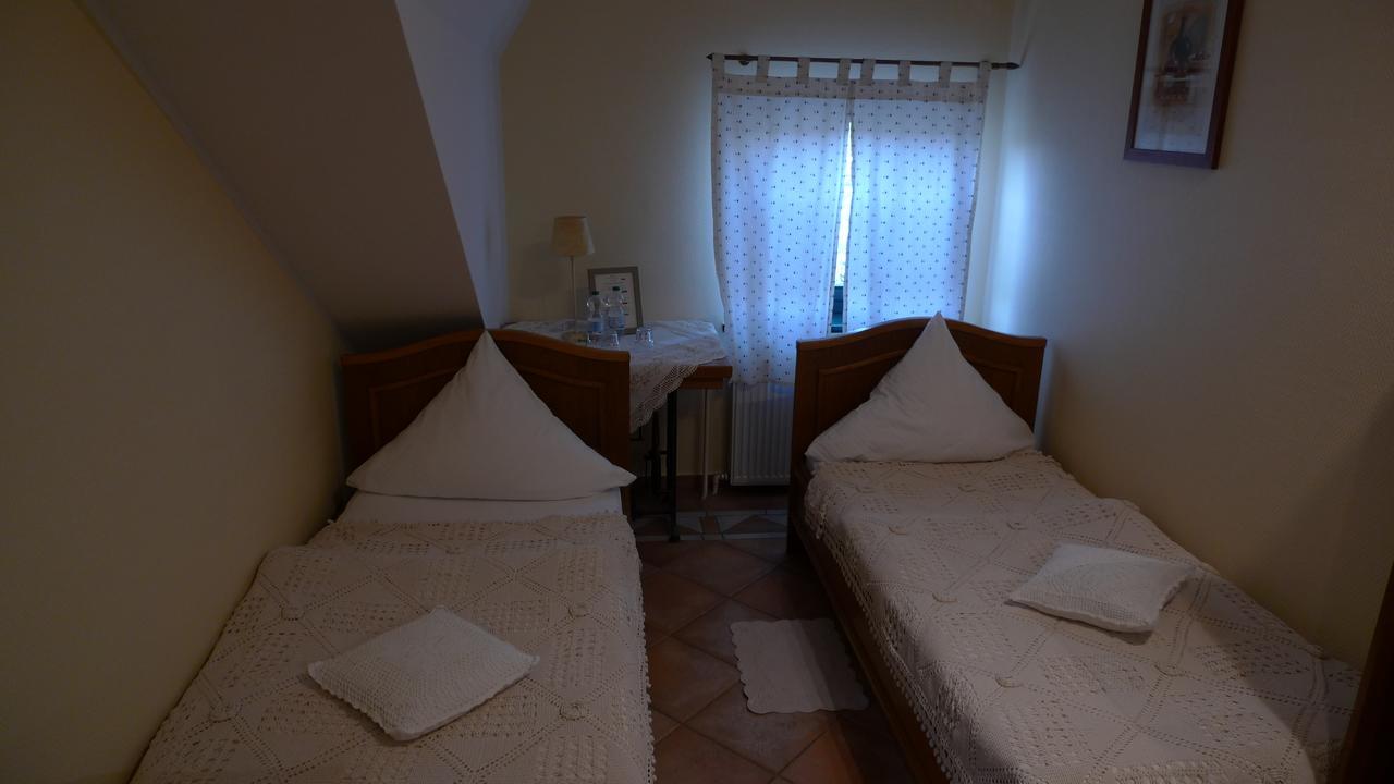 Hotel Gosciniec Stara Kuznia à Debska Kuznia Extérieur photo