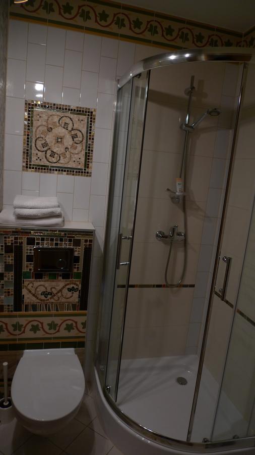 Hotel Gosciniec Stara Kuznia à Debska Kuznia Extérieur photo